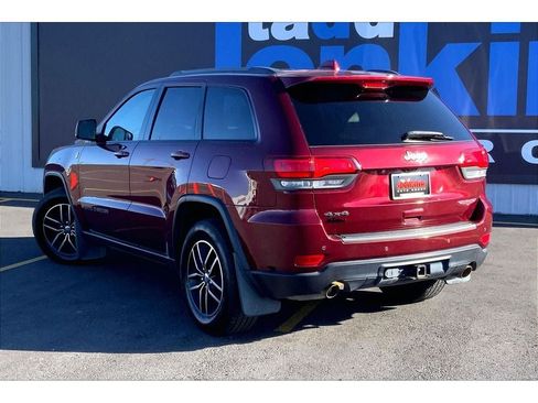 Used 2017 Jeep Grand Cherokee Trailhawk w/ Trailhawk Luxury Group AWD/4WD image 13
