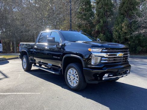 Used 2023 Chevrolet Silverado 2500 High Country w/ Z71 Off-Road Package image 2