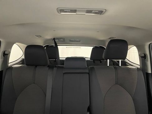 Used 2024 Toyota Highlander LE AWD/4WD image 14