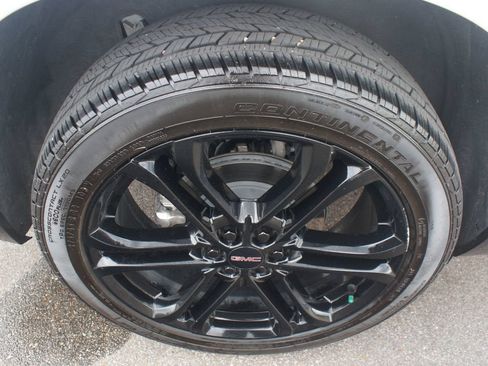 Used 2025 GMC Acadia Denali w/ LPO, Floor Liner Package FWD image 29