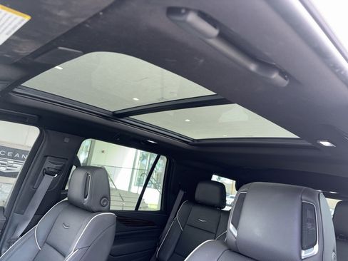 Used 2022 Cadillac Escalade Premium Luxury image 12