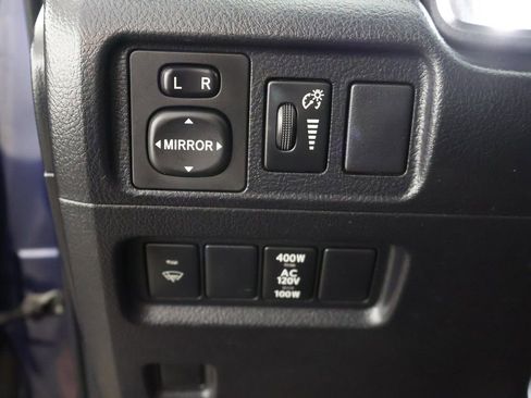 Used 2018 Toyota 4Runner SR5 AWD/4WD image 33