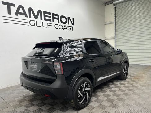 Used 2025 Nissan Kicks SV FWD image 7