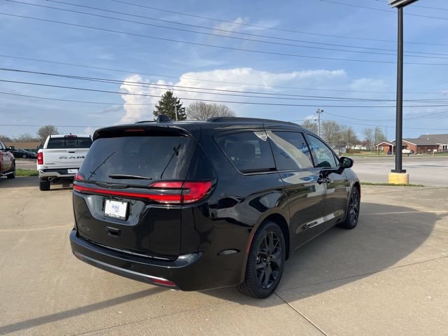 New 2026 Chrysler Pacifica Select w/ S Appearance Package FWD image 5