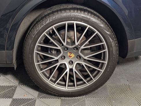 Certified 2023 Porsche Cayenne AWD/4WD image 12