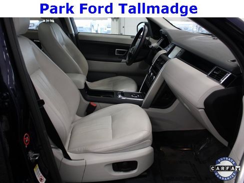Used 2019 Land Rover Discovery Sport image 24