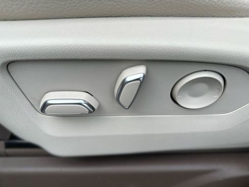 Used 2023 GMC Yukon Denali w/ Denali Reserve Package image 13