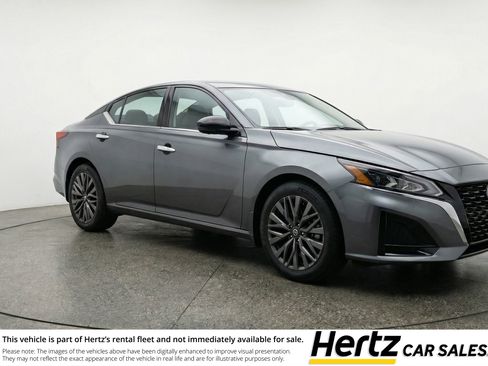 Used 2025 Nissan Altima 2.5 SV image 1