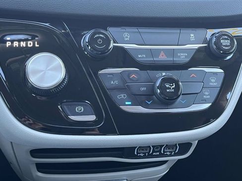 Used 2023 Chrysler Voyager LX FWD image 27
