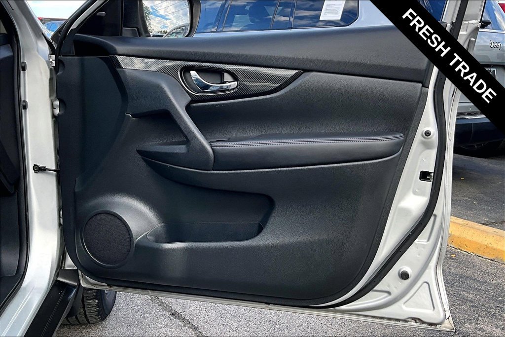 Used 2017 Nissan Rogue SL w/ SL Premium Package FWD image 27