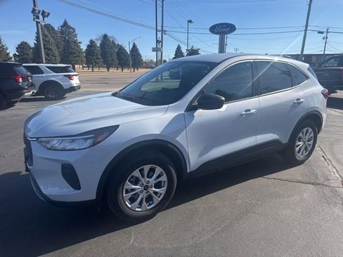 Used 2025 Ford Escape Active w/ Tech Pack #1 AWD/4WD image 2