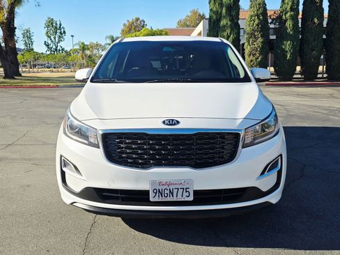 Used 2020 Kia Sedona LX image 2