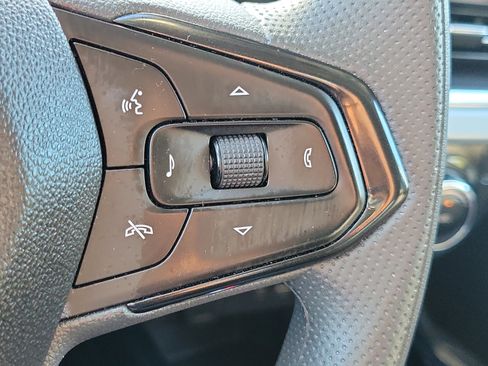 Used 2025 Chevrolet Trax LT FWD image 26