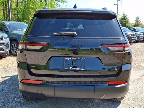 Used 2023 Jeep Grand Cherokee L Limited w/ Black Appearance Package AWD/4WD image 5
