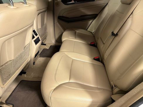 Used 2015 Mercedes-Benz ML 350 4MATIC w/ Premium 1 Package image 16