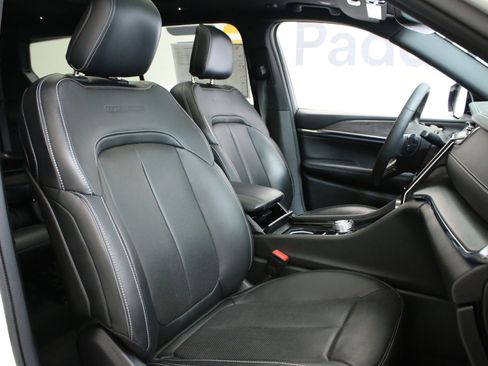 Used 2023 Jeep Grand Cherokee L Overland w/ MOPAR Finishing Package AWD/4WD image 33