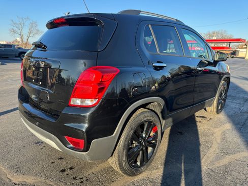 Used 2019 Chevrolet Trax LT w/ Sun & Sound Package image 6