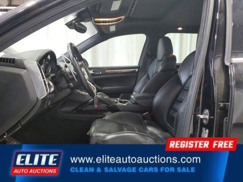 Used 2011 Porsche Cayenne Turbo image 14