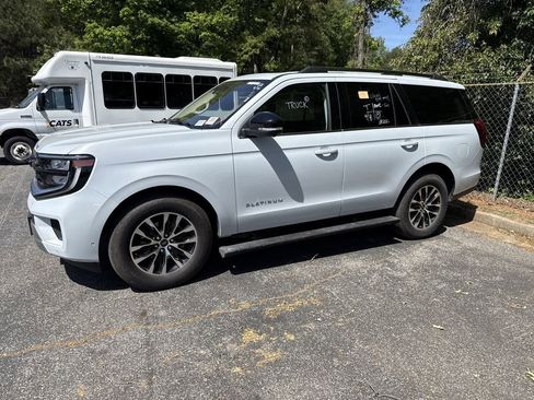 Used 2025 Ford Expedition Platinum image 10