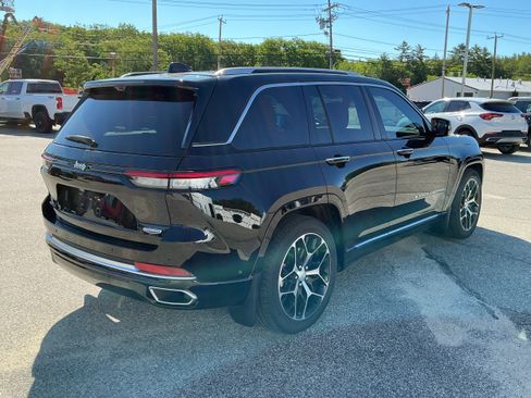 Used 2024 Jeep Grand Cherokee Summit AWD/4WD image 3