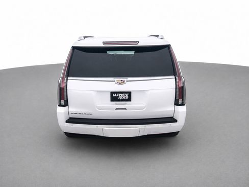 Used 2016 Cadillac Escalade Luxury AWD/4WD image 6