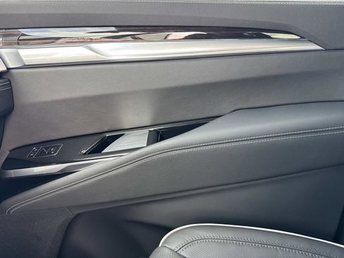 New 2026 Cadillac Escalade Luxury image 24