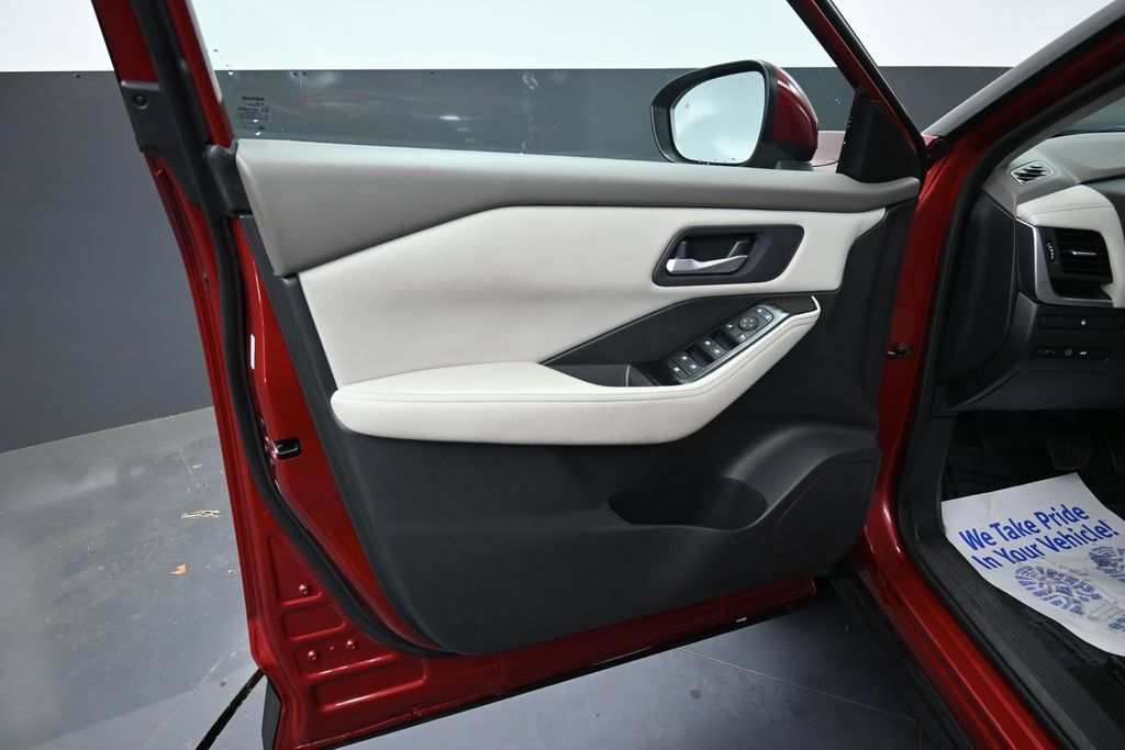 Used 2025 Nissan Rogue SV FWD image 21