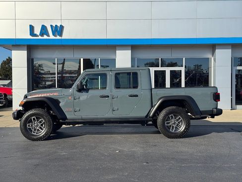 Used 2025 Jeep Gladiator Mojave w/ Convenience Group image 10