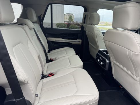 Used 2021 Ford Expedition Platinum AWD/4WD image 27