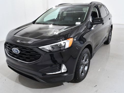Used 2024 Ford Edge SEL w/ Sport Appearance Package image 2