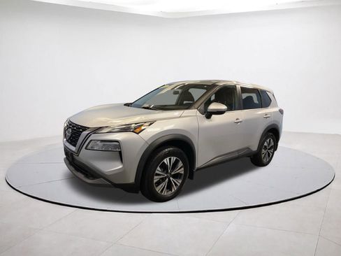 Used 2022 Nissan Rogue SV image 3