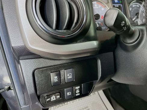Used 2022 Toyota Tacoma Limited image 12