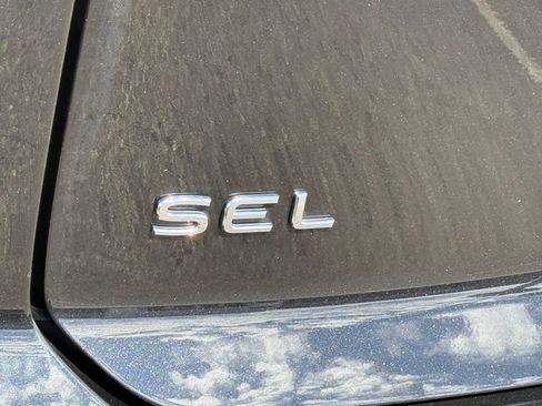 Used 2024 Volkswagen Atlas Cross Sport SEL R-Line AWD/4WD image 30