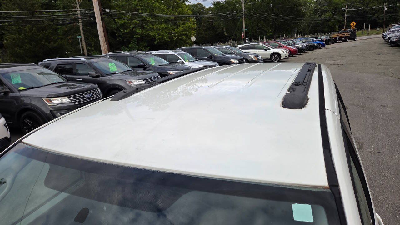 Used 2011 Chrysler Town & Country Touring FWD image 24