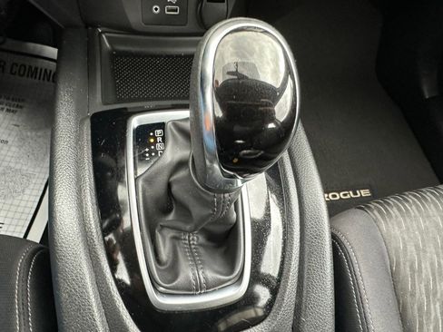 Used 2018 Nissan Rogue S image 22