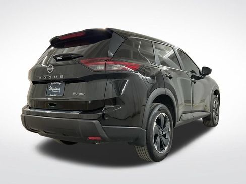 Used 2024 Nissan Rogue SV AWD/4WD image 3