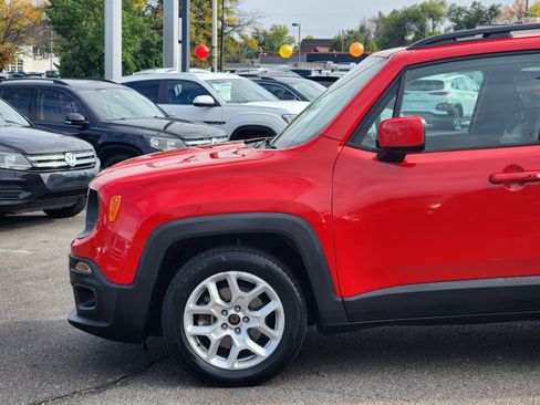 Used 2016 Jeep Renegade Latitude image 2