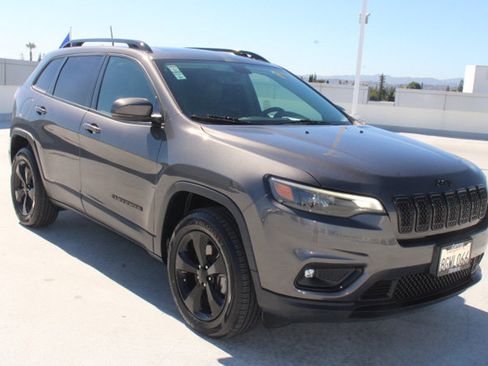 Used 2019 Jeep Cherokee Latitude Plus AWD/4WD image 2