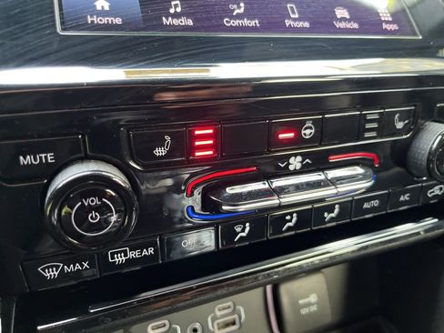 Used 2022 Jeep Grand Cherokee L Laredo image 40