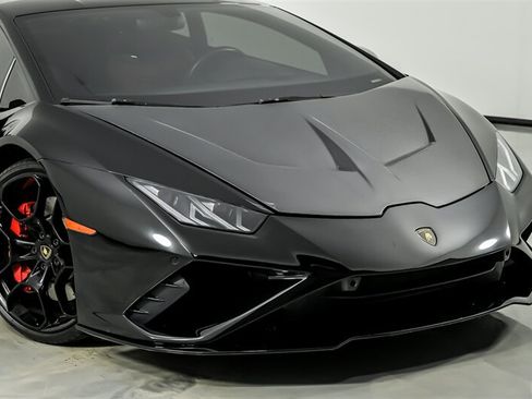 Used 2021 Lamborghini Huracan EVO RWD image 2