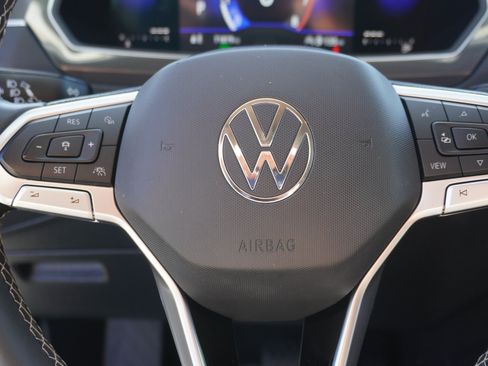 Used 2023 Volkswagen Tiguan SE AWD/4WD image 24