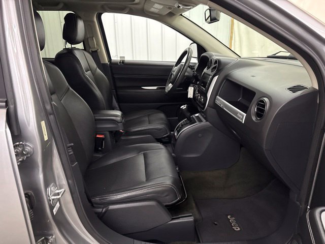 Used 2016 Jeep Compass High Altitude FWD image 24