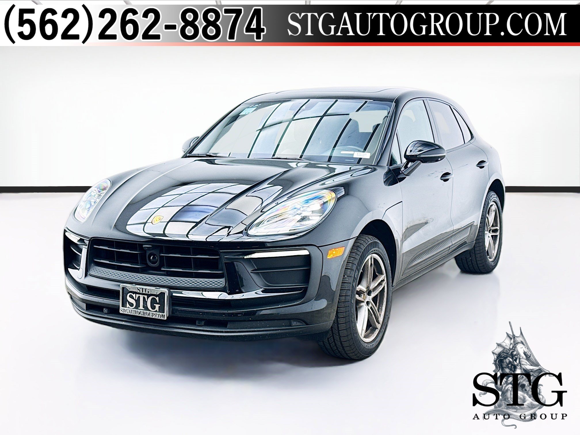 Used 2025 Porsche Macan AWD/4WD image 1