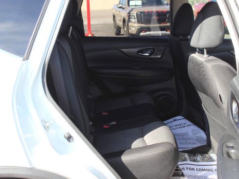 Used 2020 Nissan Rogue SV w/ Premium Package image 12