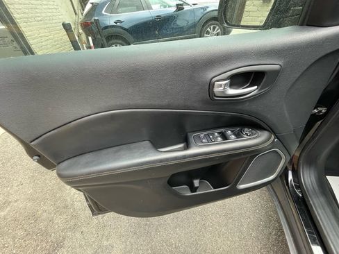 Used 2020 Jeep Compass Latitude AWD/4WD image 9