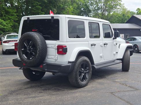 Used 2023 Jeep Wrangler Unlimited Sahara AWD/4WD image 11