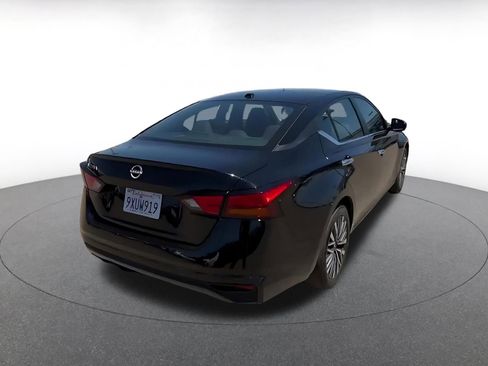 Used 2025 Nissan Altima 2.5 SV FWD image 15