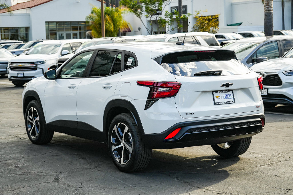 New 2026 Chevrolet Trax RS w/ Sunroof Package FWD image 4