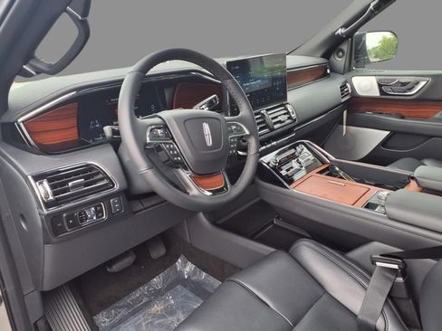 New 2024 Lincoln Navigator Reserve image 4