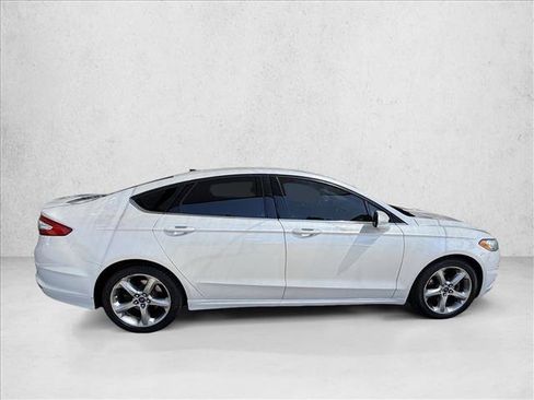Used 2015 Ford Fusion SE w/ Equipment Group 201A FWD image 4